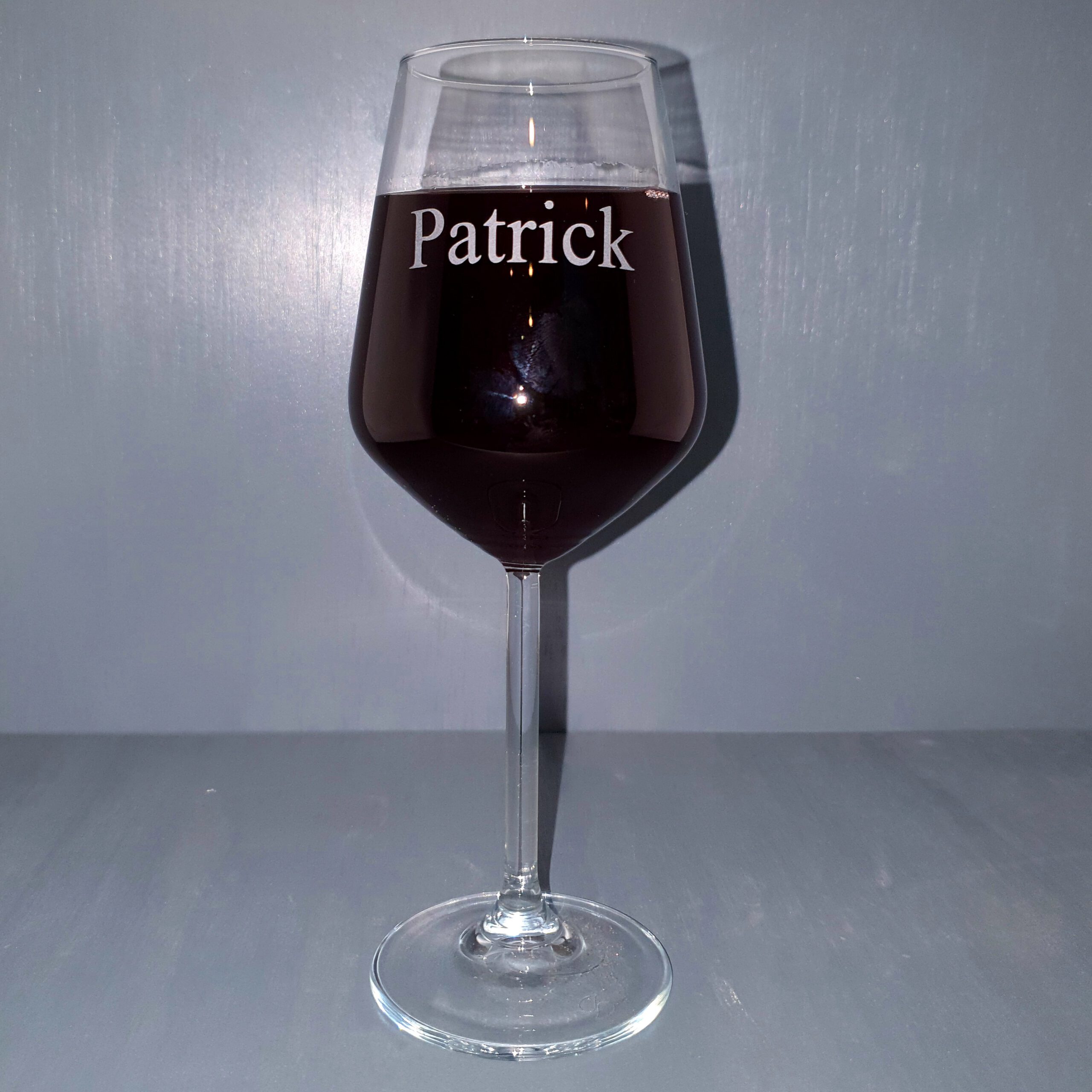 Republikeinse partij Speeltoestellen Schijn Wijnglas met een naam erin gegraveerd - Bijzondergemaakt