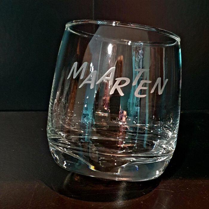 whiskyglas met ronde bodem en naam